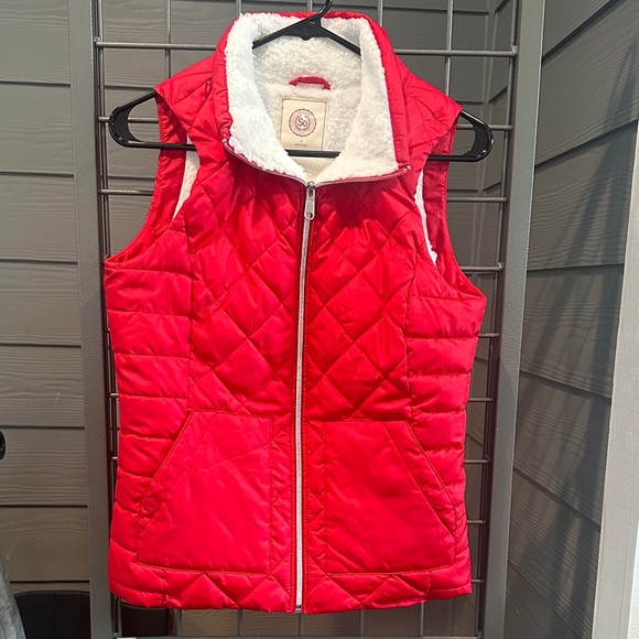 SO Red Quilted Vest with Soft Lining - Picture 1 of 3
